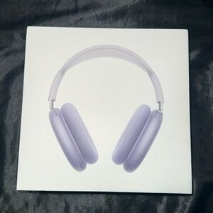 AirPods Max with Smart Case